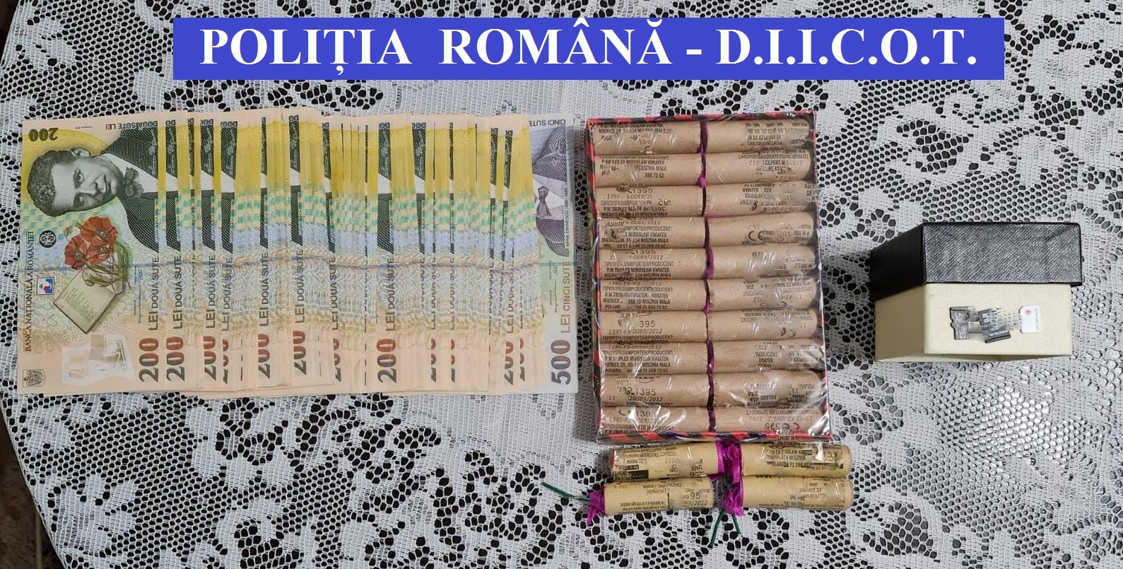 Droguri, arme și bani descoperite în cadrul unor percheziții ample în Sibiu și alte trei județe