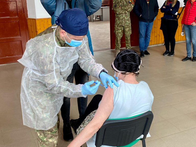 Sibiul închide două centre de vaccinare, din cauza cererii scăzute de vaccinuri