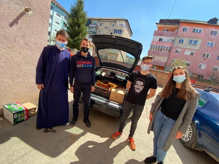 FOTO: Acțiuni umanitare ale preotului Flaviu Fleșer și voluntarilor de la biserica din Cimitirul Ortodox Mediaș