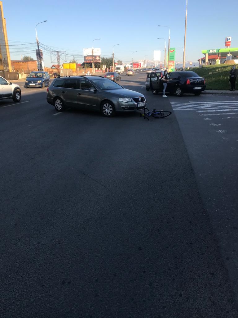 FOTO: Biciclist rănit într-un accident rutier