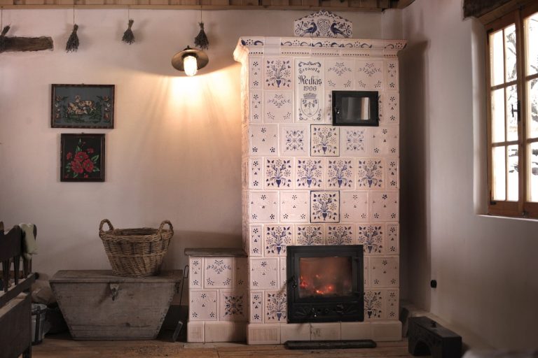 Expoziție de cahle transilvănene în Biserica Fortificată din Biertan