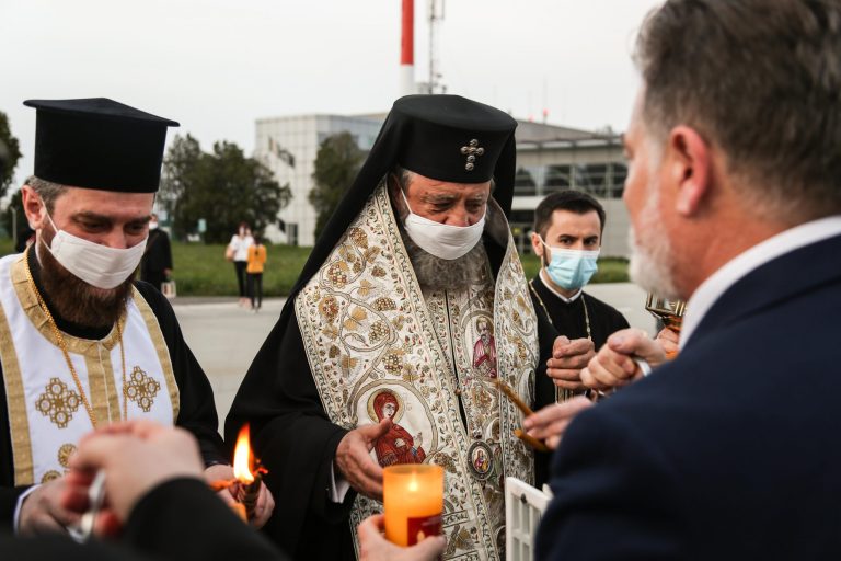 Sfânta Lumină va fi adusă, sâmbătă seara, de la Ierusalim în România