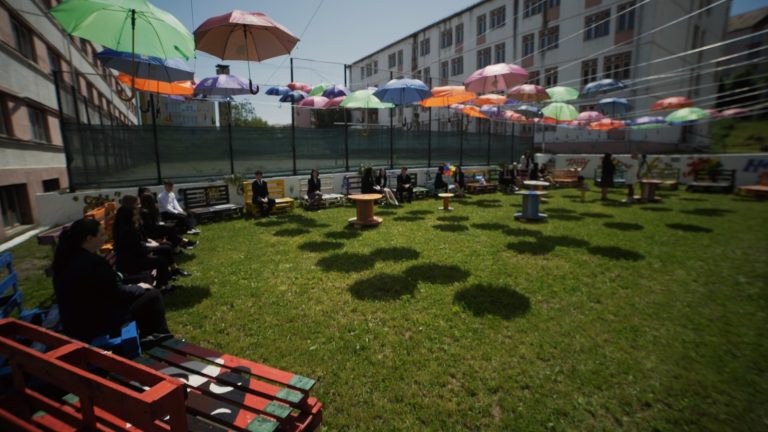 FOTO: Sală de clasă în aer liber la Colegiul Școala Națională de Gaz Mediaș