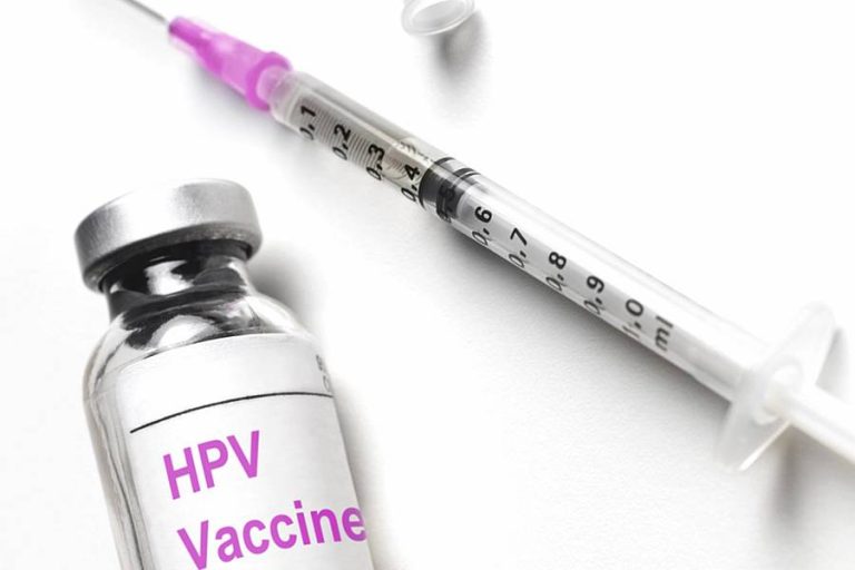 Vaccinarea gratuită anti-HPV ar putea fi extinsă până la vârsta de 26 de ani