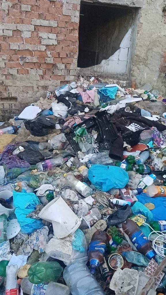 FOTO: Zona Tineretului din Mediaș, “înecată” de gunoaie
