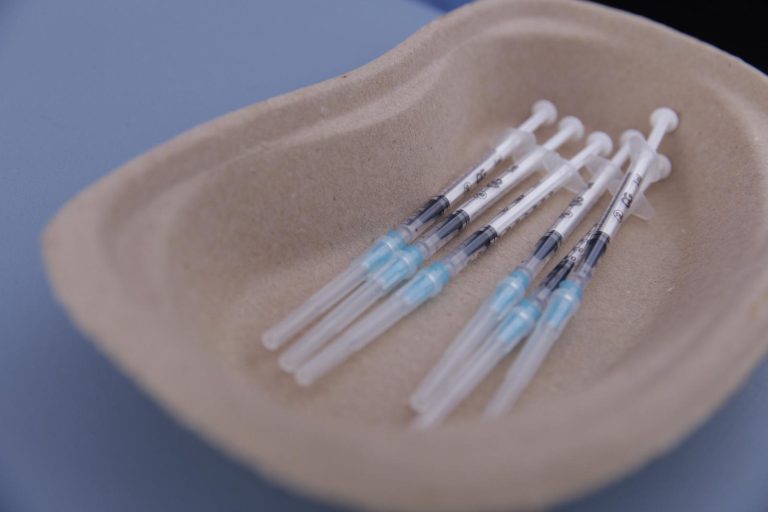 Studiu: 60% dintre români nu vor să se vaccineze anti-COVID