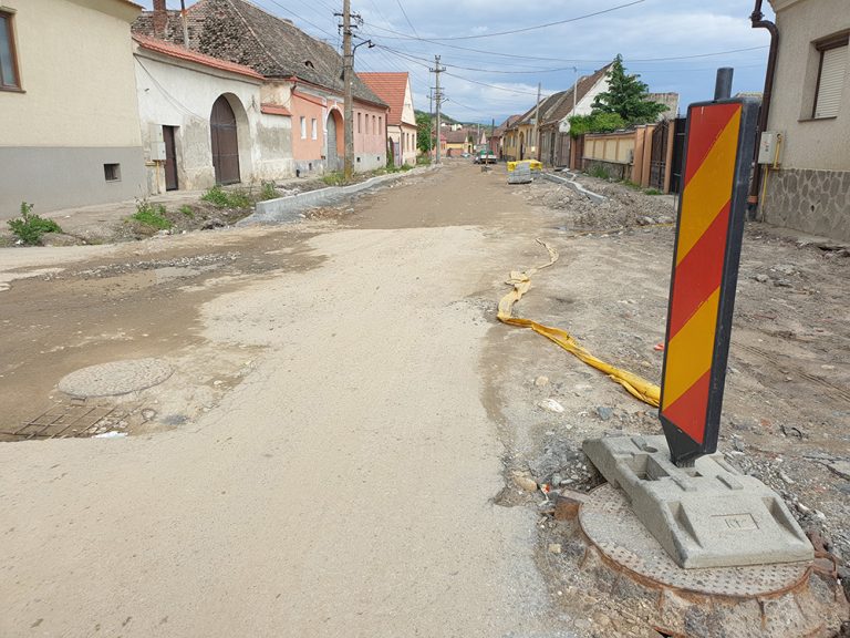 Strada Podului se închide în weekend pentru asfaltare, dar lucrările sunt departe de a fi finalizate, deocamdată