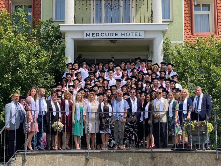 FOTO Lacrimi de emoţie şi bucurie la festivitatea de absolvire Auxila Mediaş