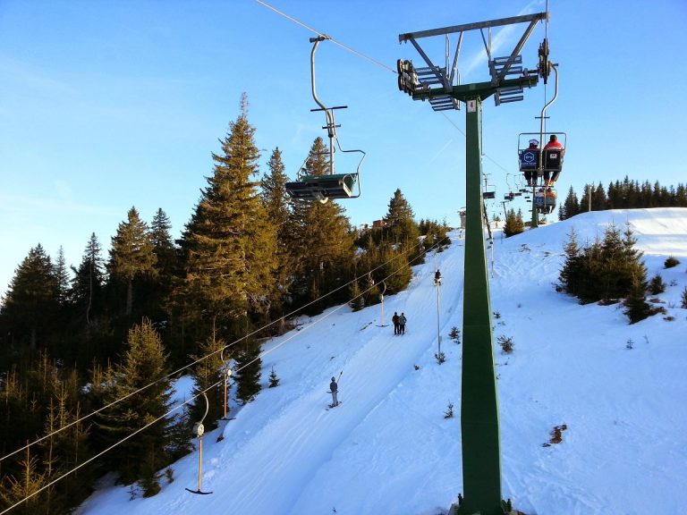 Arena Platoș se pregătește pentru noua pârtie de schi. Primăria Sibiu trebuie să aprobe PUZ-ul pentru o nouă parcare și un teleschi