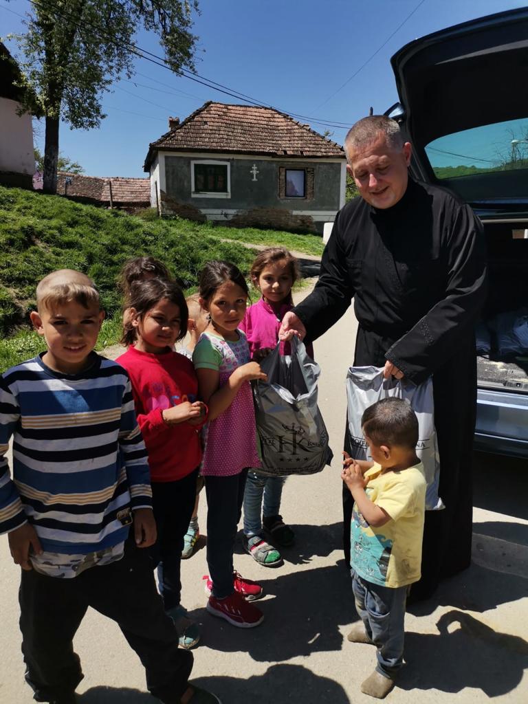 Persoanele nevoiașe din Mediaș, Laslea și Roandola, sprijinite cu alimente din “Cămăruța Milosteniei”