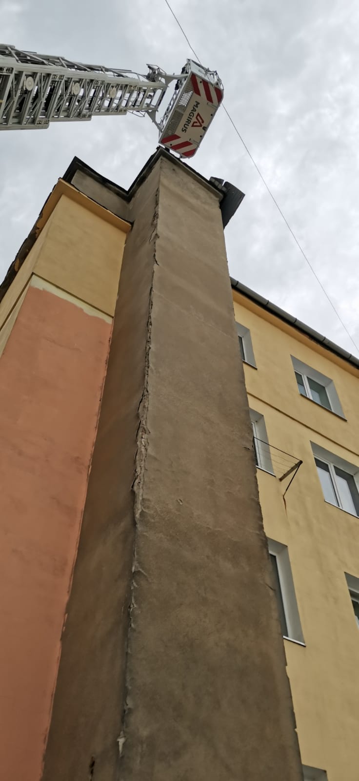 FOTO Intervenție la înălțime a pompierilor din Mediaș