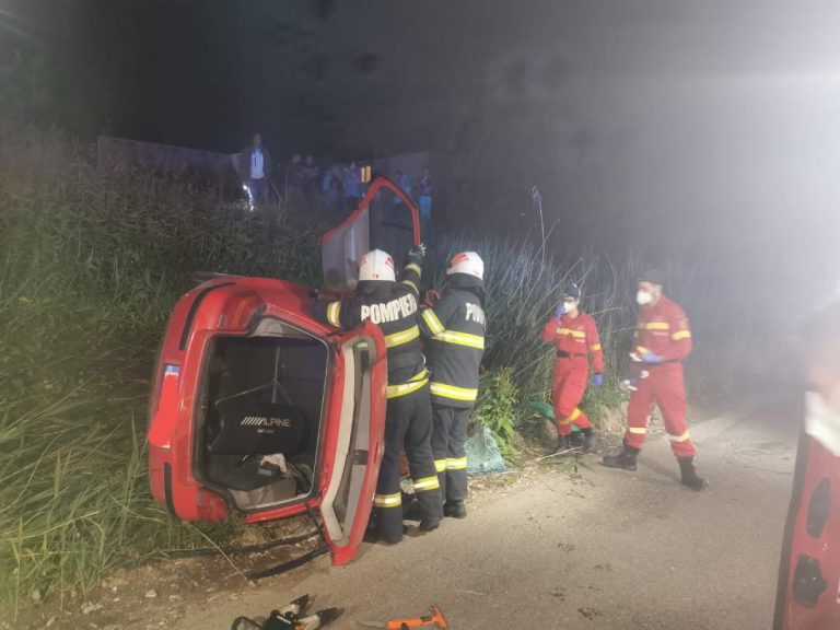 Șofer rănit grav după ce s-a izbit de un cal aflat pe șosea