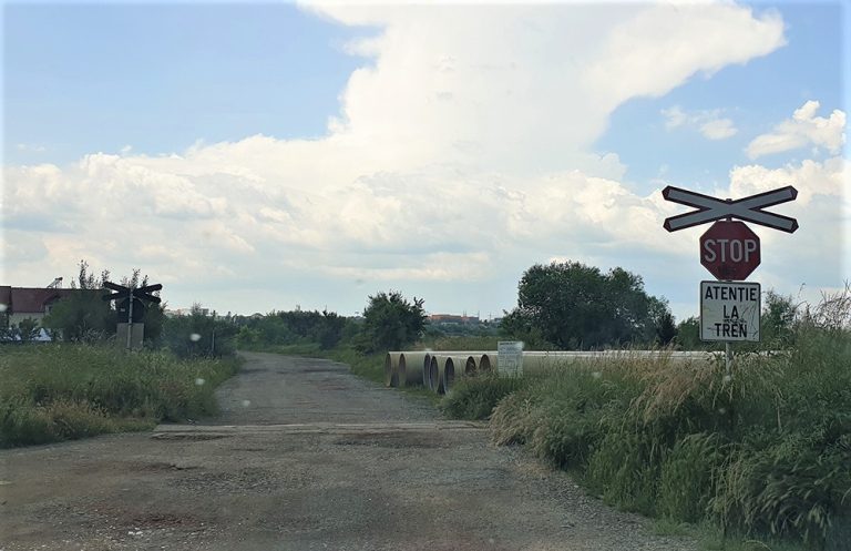 FOTO Cum arată lucrările pe șoseaua care va lega cartierele Turnișor și Ștrand. Podul ar trebui să fie gata în câteva săptămâni