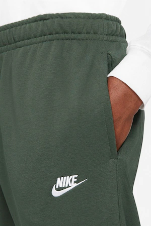 Pantaloni Nike pentru alergare: iată cele mai bune modele ale acestui an