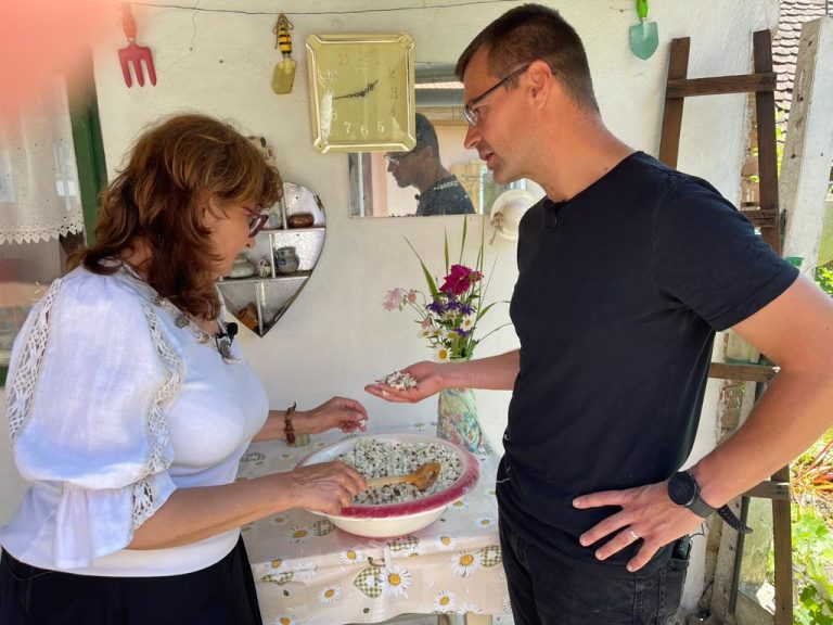 Gusturile copilăriei, reinterpretate la Marpod. O sibiancă și-a lăsat jobul de economist pentru a „îndulci” sibienii și turiștii