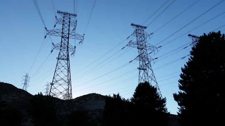 România a ajuns să consume 86% energie electrică regenerabilă