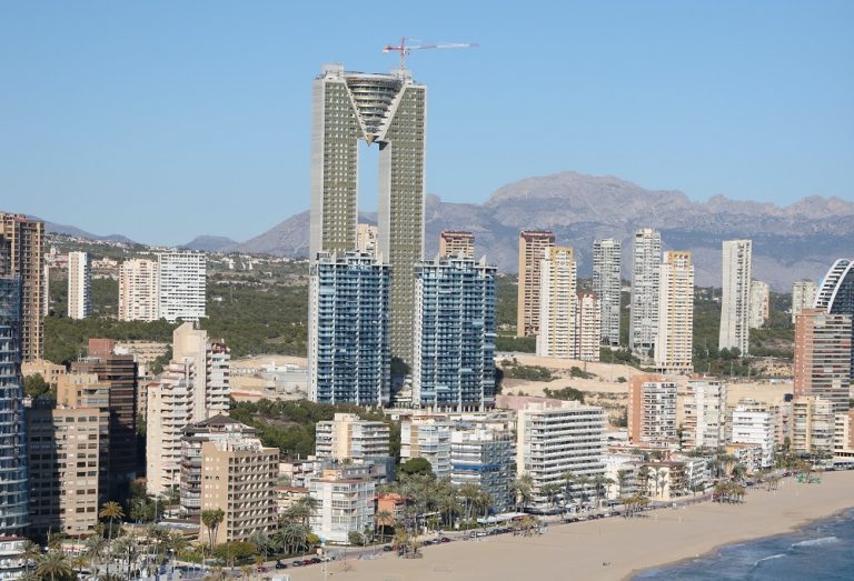 VIDEO/FOTO Cel mai înalt bloc din Europa, gata de vânzare, cu înălțimi și prețuri amețitoare