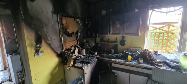 FOTO Bucătărie şi şură, distruse în urma a două incendii în Şelimbăr şi Slimnic