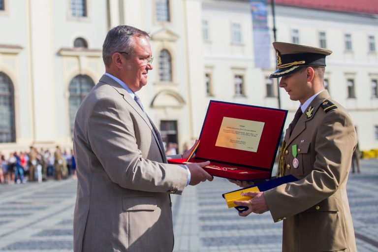 Se repetă scenariul din 2007: Guvern minoritar PNL – UDMR, susținut de PSD. Nicolae Ciucă, propus premier