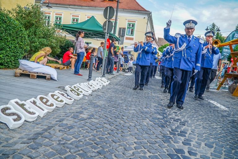 Street Delivery Sibiu 2021: „Ne luăm orașul înapoi. Ieși cu noi la joacă?”