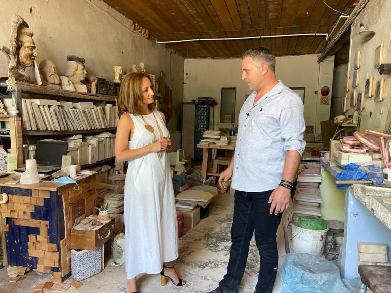 Teracota Mediaș, singura fabrică de sobe presate și pictate manual din România