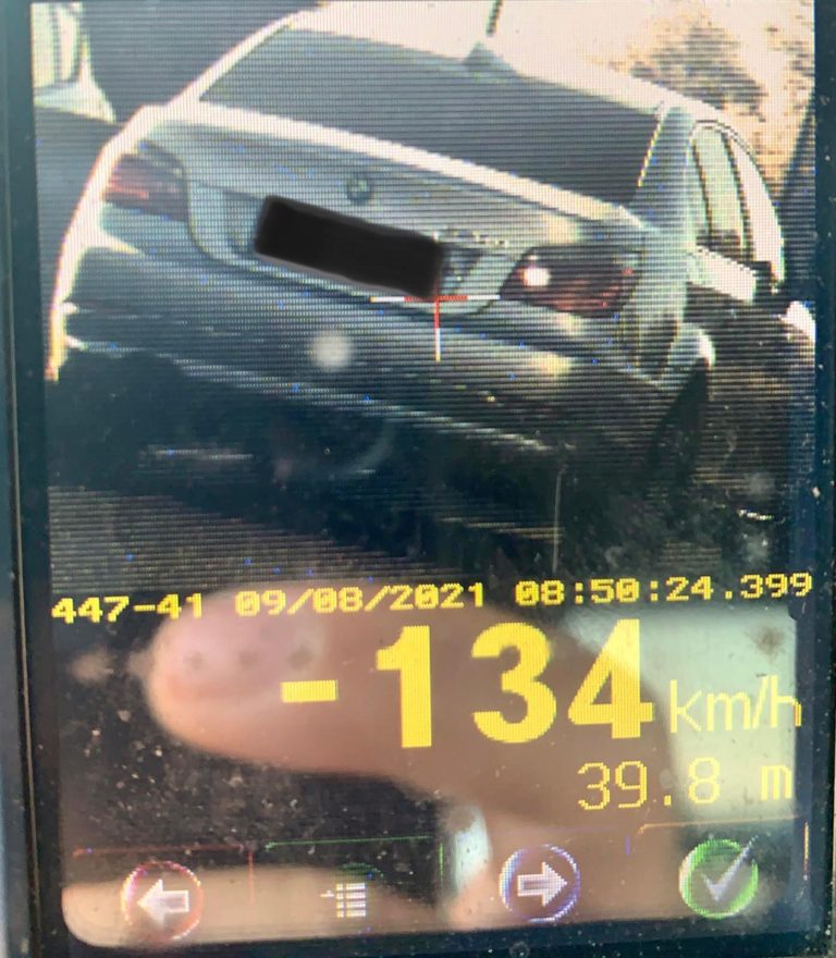 FOTO Acţiune a poliţiştilor pe toate şoselele din judeţ. În două ore au aplicat sute de amenzi