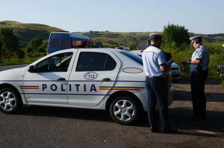 Dosar penal pentru o femeie prinsă fără permis la volan. Cercetat penal este şi soţul femeii