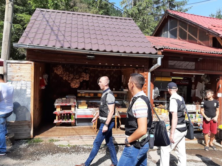 FOTO Amenzi de zeci de mii de lei pentru comercianţii de la Bâlea Lac şi Bâlea Cascadă