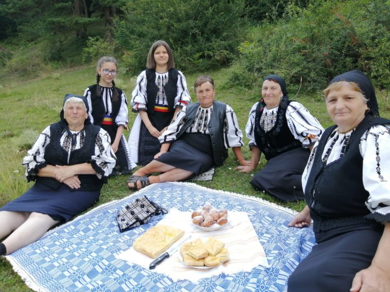 Tălmăcelul se pregătește pentru Festivalul Plăcintelor