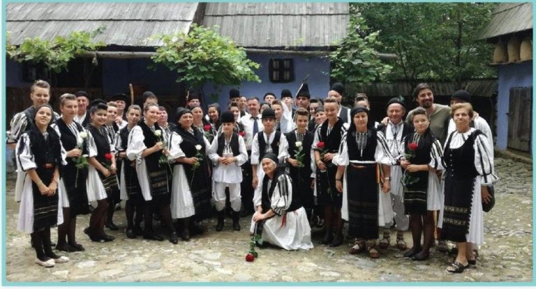 Nunta ciobănească de la Răşinari, astăzi, în Muzeul în aer liber din Dumbrava Sibiului