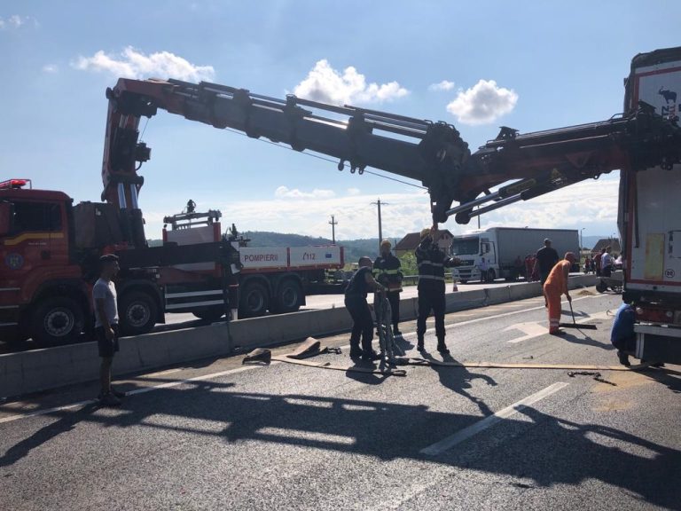 FOTO Trafic blocat total pe DN 1 în zona Haltei Veștem