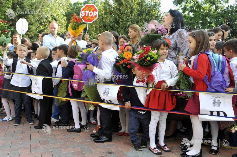 Ministrul Educației: “Școlile pot organiza festivitatea de deschidere a anului școlar”