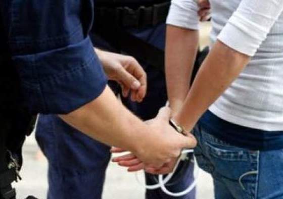 Trei minori, reținuți pentru furt calificat