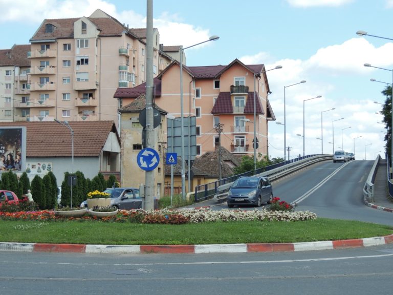Lucrări la Viaductul spre Calea Șurii Mari și giratoriul de la intersecția străzilor Lungă și Rusciorului