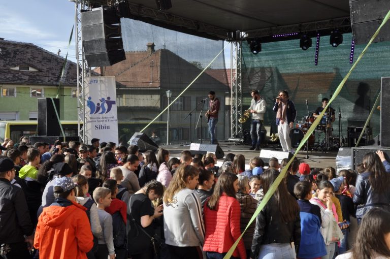 Ziua Internațională a Tineretului se sărbătorește la Rășinari