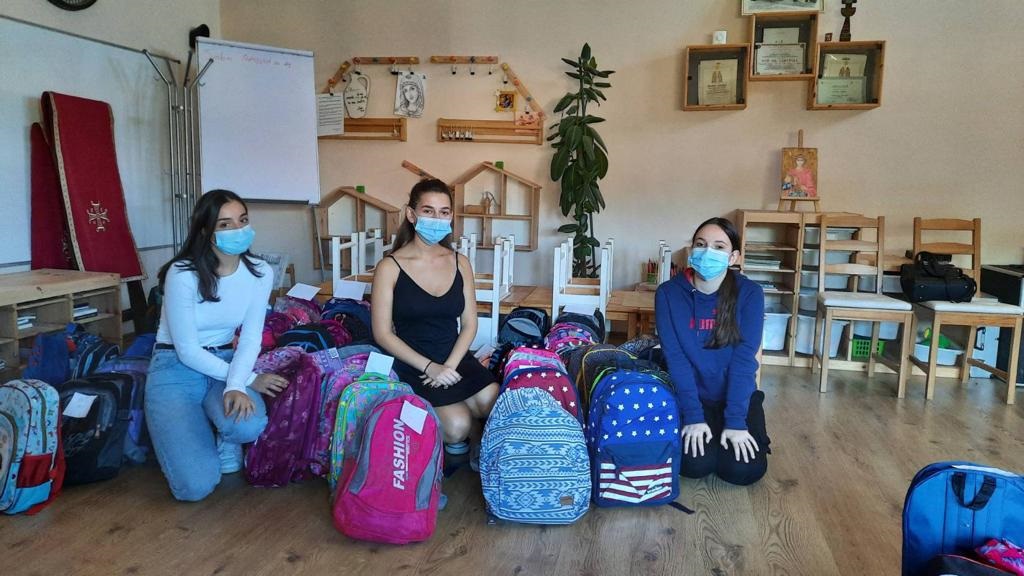 120 de ghiozdane pentru 120 de elevi din Mediaș și Moșna