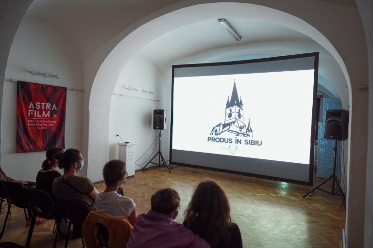 Lupta generației noastre: construim o comunitate din inimi & creiere