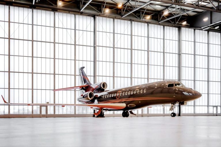 VIDEO & FOTO Iohannis, zbor către SUA, din Sibiu, la bordul unui avion Dassalt Falcon, închiriat