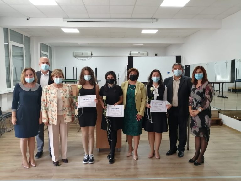 Elevii sibieni cu medii de 10 la Evaluarea Naţională şi Bacalaureat, premiaţi de Ministerul Educaţiei