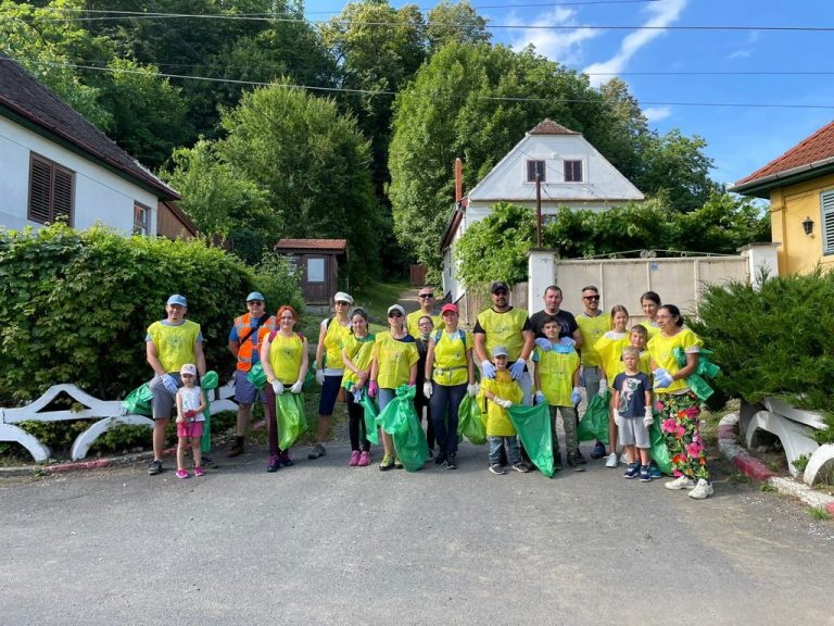 Cisnădioara, mai curată. O acțiune de curățenie organizată de membrii comunității