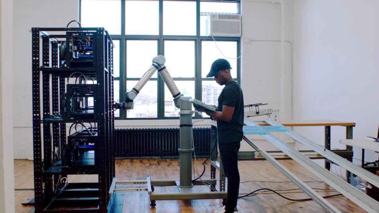 Ce avantaje-cheie oferă un braț robot companiei tale