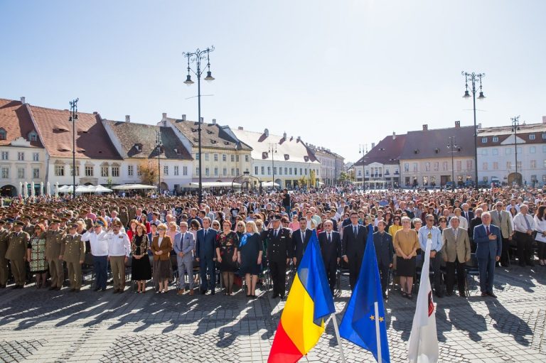 Piața Mare devine campus. ULBS deschide astăzi anul universitar cu 5.400 de boboci