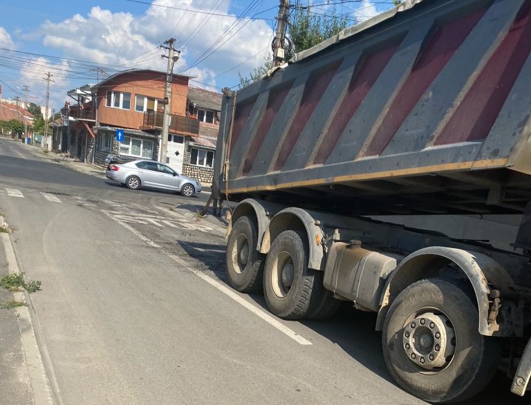 FOTO & VIDEO Companiile care lucrează la infrastructura din Sibiu lasă în urma lor tot mai multe gunoaie și resturi