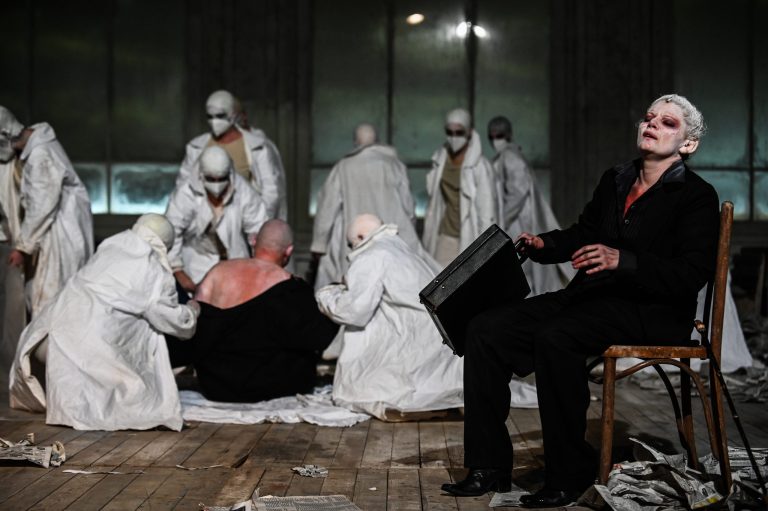 Octombrie, bogată în spectacole la TNRS. Două premiere și patru reprezentații „Faust”, printre evenimente