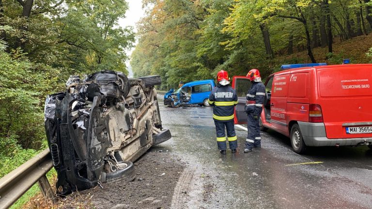 FOTO Trei persoane rănite într-un accident rutier între Mediaş şi Blăjel