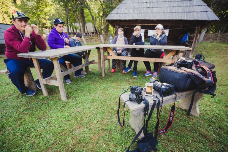 Universul colorat al persoanelor cu dizabilități se vede în Muzeul ASTRA