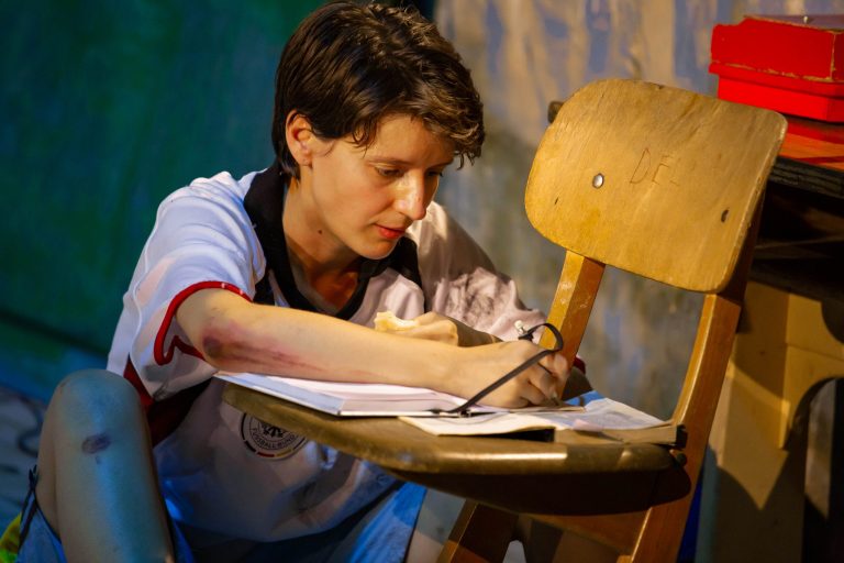 Despre o copilărie frântă și o a doua șansă, în premieră, la Teatrul „Gong”