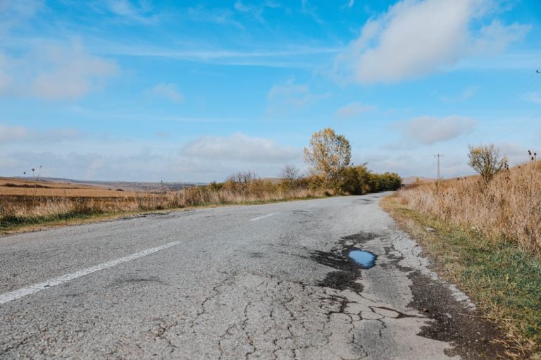 Încep lucrările de modernizare la drumul dintre Ocna Sibiului și Țapu