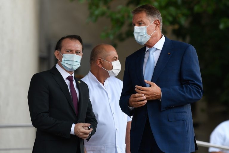 SONDAJ Încrederea românilor în Iohannis scade la jumătate, fiind considerat, altături de PNL, vinovat pentru criza sanitară și cea politică