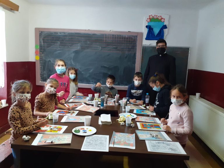 FOTO Parohia din Șoala a organizat un atelier de pictat icoane pe sticlă